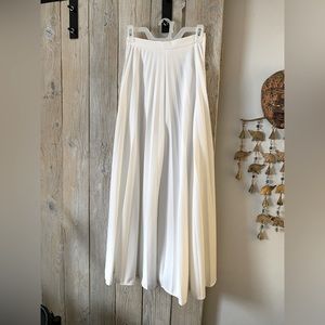 Retro-Vintage VickySport pleated high waisted white pants.